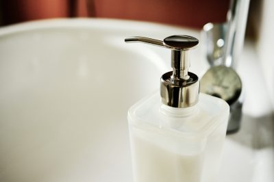 soap-dispenser-2337697_1920